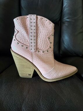 Sam Edelman Pink Cowgirl Boots